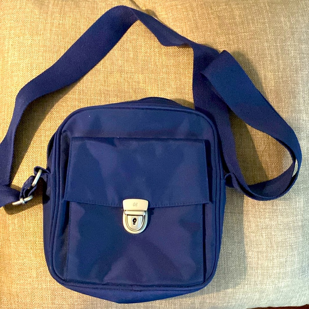 American Eagle Outfitters cross body bag- vintage!